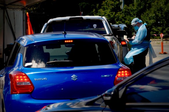 Sydneysiders are still waiting in long testing queues despite eased interstate travel rules.