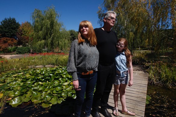 Frank, Amanda and Liberty have moved to Mayfield Garden on the outskirts of Oberon.