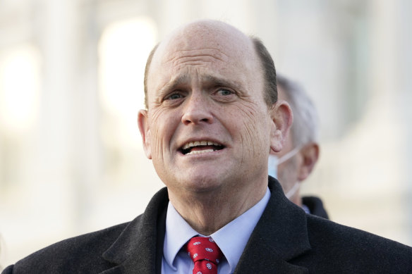 Republican Tom Reed, who was accused of rubbing a female lobbyist’s back and unhooking her bra without her consent in 2017, has apologised and announced he will not run for re-election.