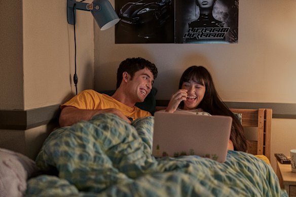 Benny (Skinner) and Carmen (Wally Baram) become fast friends on their first day at fictional Yates University.