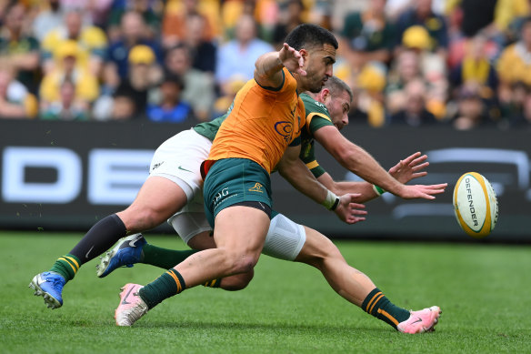 Tom Wright goes for the ball for the Wallabies