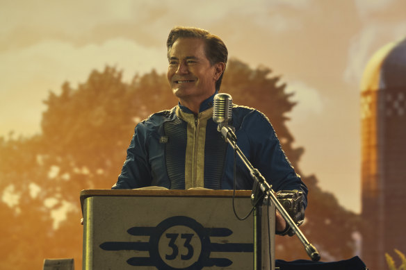 Kyle MacLachlan as Hank, Overseer of Vault 33, in Fallout.