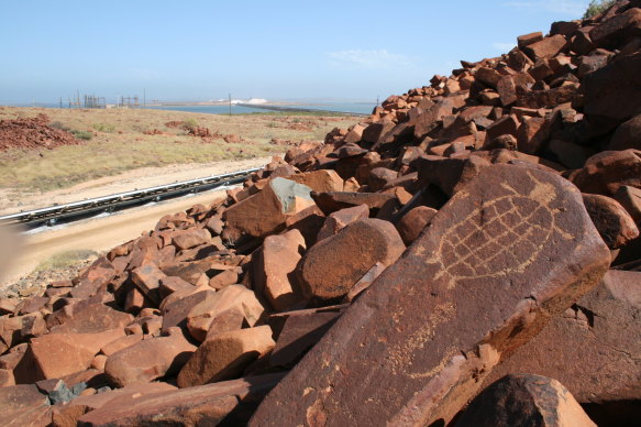 Aboriginal rock art, or petroglyph of a sea turtle on the Burrup Peninsula.