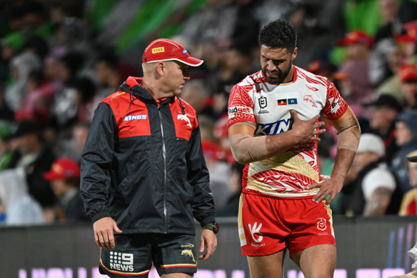 Jesse Bromwich leaves the field with an injury in the Dolphins clash with the Canberra Raiders.