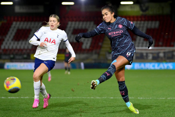 Mary Fowler playing against Matildas teammate Charli Grant in Manchester City’s 2-0 Women’s Super League win over Tottenham in January.