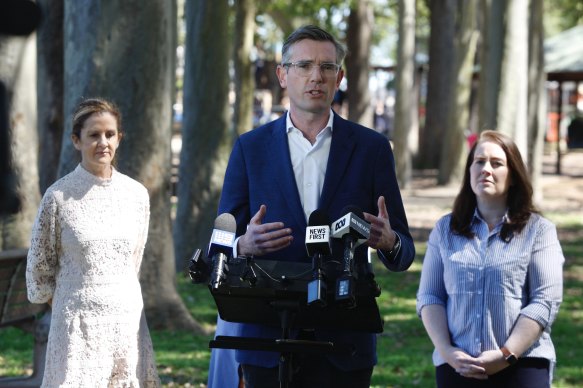 Premier Dominic Perrottet announces the new position with Felicity Wilson, member for North Shore, (right) and Robyn Evans, president of the NSW primary principals association. 