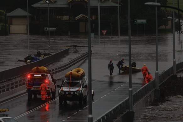 SES teams have been rescuing people trapped on rooftops that have been cut off from rising floodwaters as the Windsor bridge goes underwater.