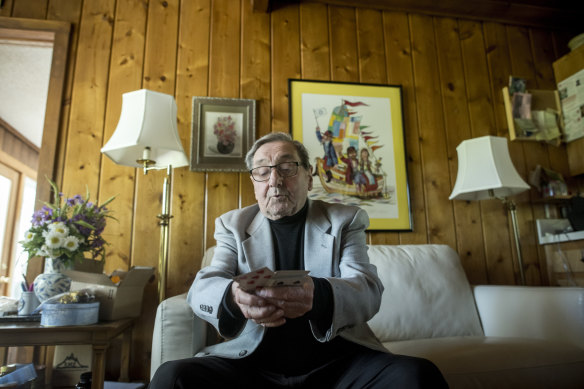 Werner Reich, a Holocaust survivor, practises a card trick he learnt from his bunkmate in Auschwitz, at his home in Smithtown, New York in 2017.