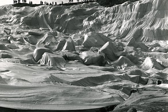 Wrapped coast – one million square feet, Little Bay, Sydney, Australia, Little Bay, Sydney, 28 October – 14 December 1969 