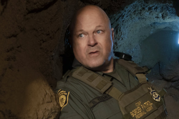 Michael Chiklis is a veteran border patrol agent in Coyote.