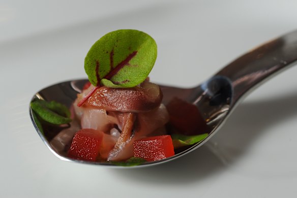 Canapés on spoons open up a whole new world of pain. 