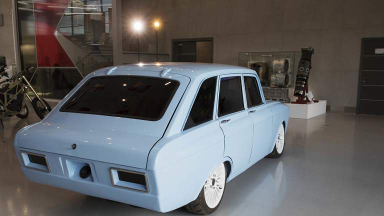 The CV-1 has no side mirrors.