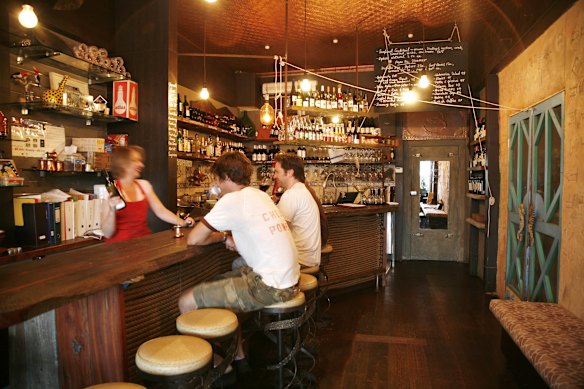 The bar of Claypots in January 2007, with seahorse door handles visible (right).