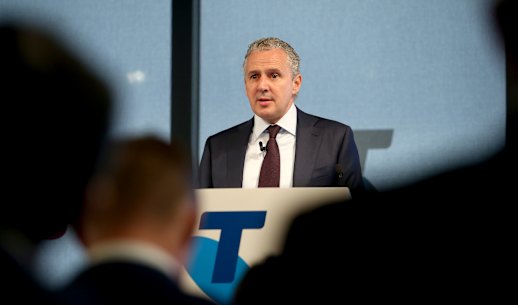 Telstra executive pay in the firing line from shareholders