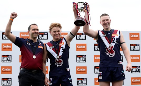 Levi Ashcroft (centre) celebrates Sandringham’s flag win with coach Rob Harding and fellow co-captain Brodie Findlay.