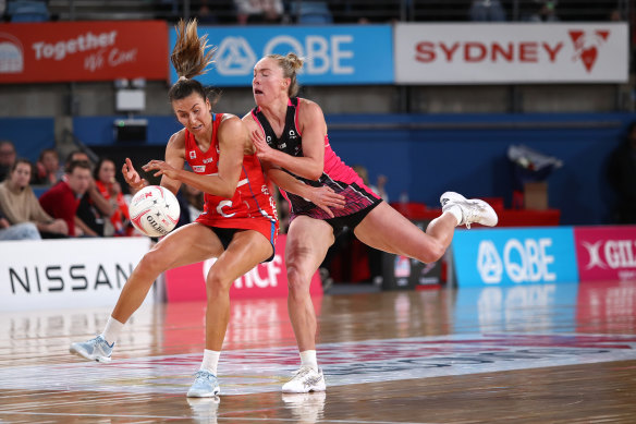 Maddy Proud of the Swifts and Hannah Petty of the Thunderbirds collide in last week’s game.