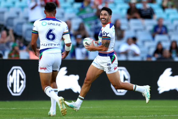 Shaun Johnson runs away to score a try.