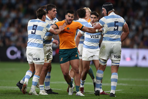 Tom Wright is out of form and should be replaced by Andrew Kellaway.