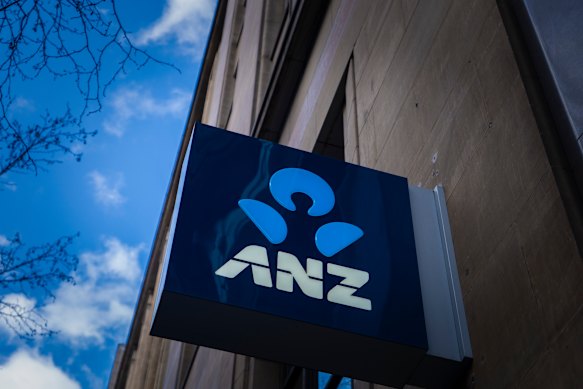 Австралійські новини в прямому ефірі: Ендрю втратить титул принца та покине Королівську ложу; Трамп їде до Америки після зустрічі з Сі; ХАМАС закликає Австралію вилучити свій список терористів