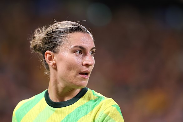 Steph Catley wore the armband.