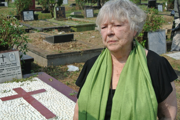 Shirley Shackleton visiting the grave of her dead husband at the Tanah Kusir cemetery in Jakarta.