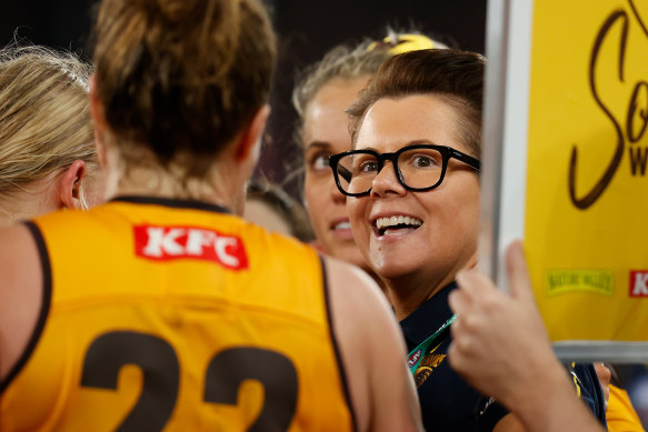 Hawthorn coach Bec Goddard addresses players at Marvel Stadium in round one last year.