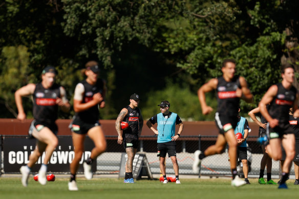 Collingwood coach Craig McRae chats to Jordan De Goey at a recent club training session.