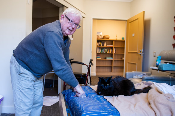 Vincent Kenny with his cat Willow in his room at HammondCare Darlinghurst. He says he is lucky to have a room in an aged care facility that accepts his cat.