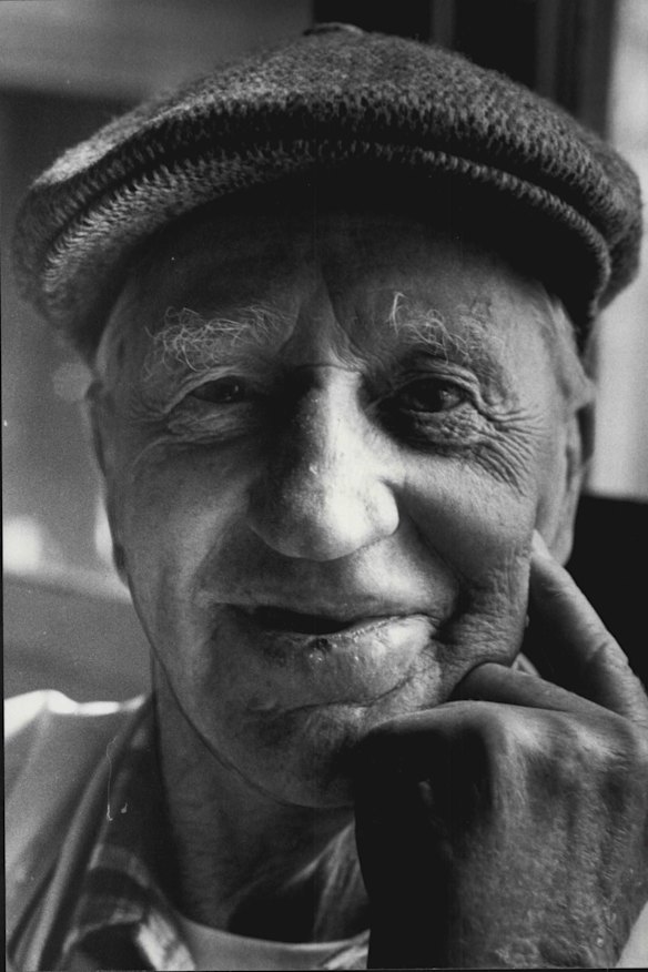 Joe Carter, seen here in his 70s in 1983, was one of the Australians who fought in the Spanish Civil War.