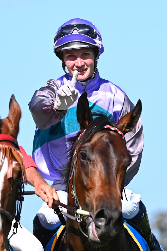Jamie Kah returns after winning the Blue Diamond on Hayasugi.