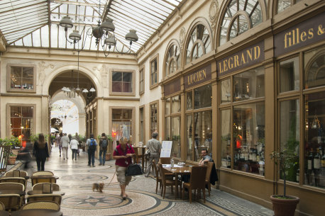 Arcade life, Paris.