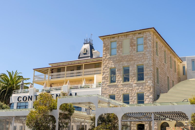 Brawl over Sorrento pub ownership draws in billionaire Smorgon family