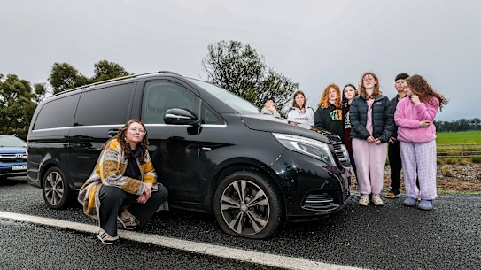 Driver Rachel Welsh with her car and passengers who had a flat tire.