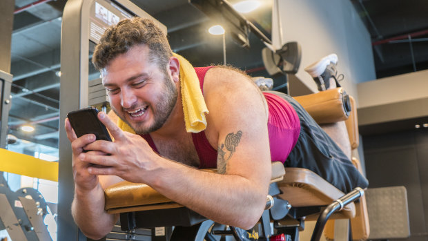 Attention gym-bench hogs: Try lifting more than your phones