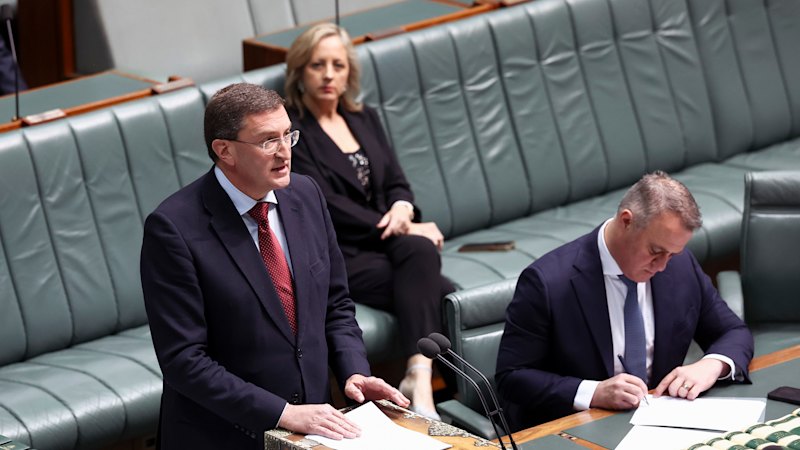 Coalition calls to extend antisemitism royal commission to question PM and Wong