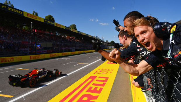 Verstappen wins Italian Grand Prix as Ricciardo blows up