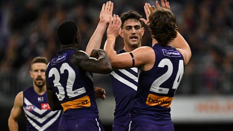 AFL LIVE: Fremantle Dockers, Adelaide Crows test out finals form in round 23 clash