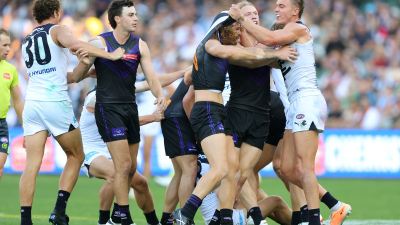 AFL 2024 LIVE updates: Blues, Dockers goes down to wire after Fyfe floored by high shot