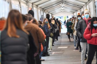 Long queues at the Royal Melbourne Hospital’s COVID-19 testing site.