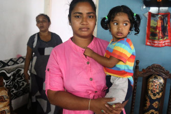 Warnakulasuriya Iresha Dulanjal Fernando, wife of the detained skipper, and their daughter Leeza.