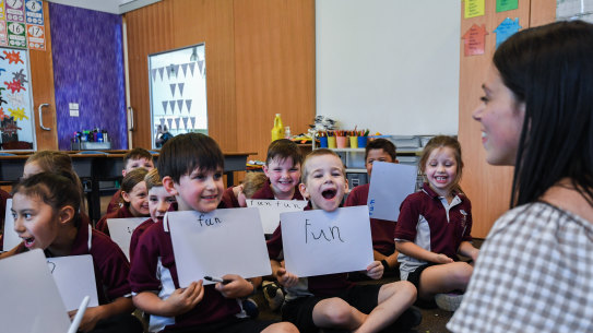 Victorian government school teachers have voted in favour of a 2 per cent annual pay rise over four years.