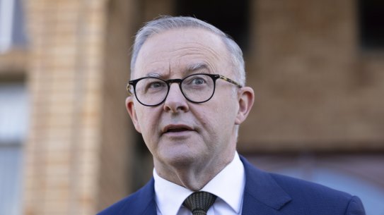 Opposition Leader Anthony Albanese had a bad first week of the campaign.