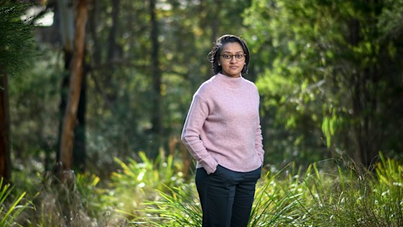 Associate Professor Neera Bhatia from Deakin University says finding a sperm donor online carries huge risks. 