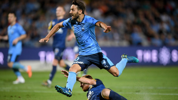 Ninkovic gets a shot away against the Mariners on Saturday.