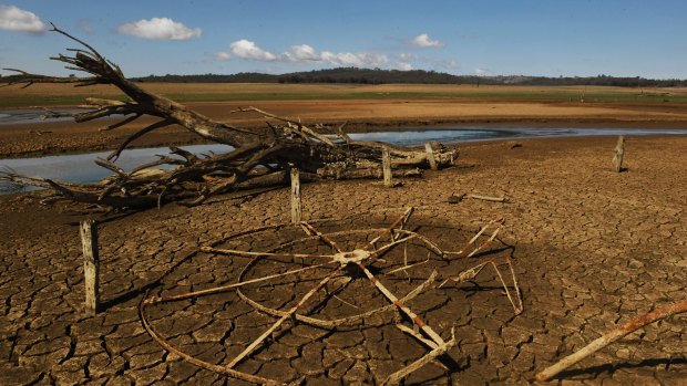 Lake Burrendong, which supplies Dubbo, Cobar, Nyngan and Warren, has dropped below 3 per cent.
