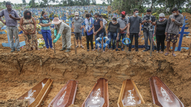 Victims of the coronavirus pandemic are buried in Brazil. 