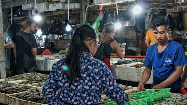 Kedonganan Fish market where tourists can buy fresh seafood to take to a nearby restaurant for it to be cooked for a small fee. 