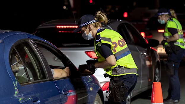 Police enforce a checkpoint on the closed border between Victoria and NSW on January 1, 2021. 
