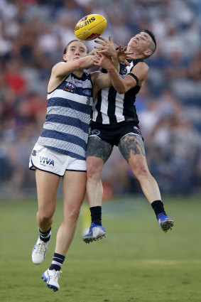 Denny Taylor of Geelong and Celia McIntosh of Collingwood battle it out.