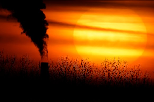 One Nation's surge in government votes is bringing a new twist to Australia's climate battle, with conservatives pushing back on new coal plants and bipartisan support for renewable energy. 